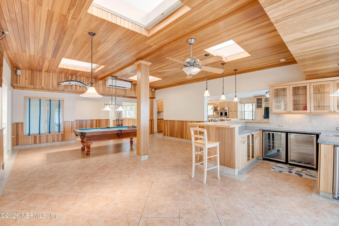 Photo of 1136 W SHORE Drive
