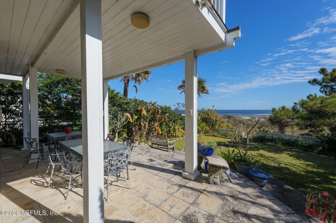 Photo of 211 BEACH Avenue