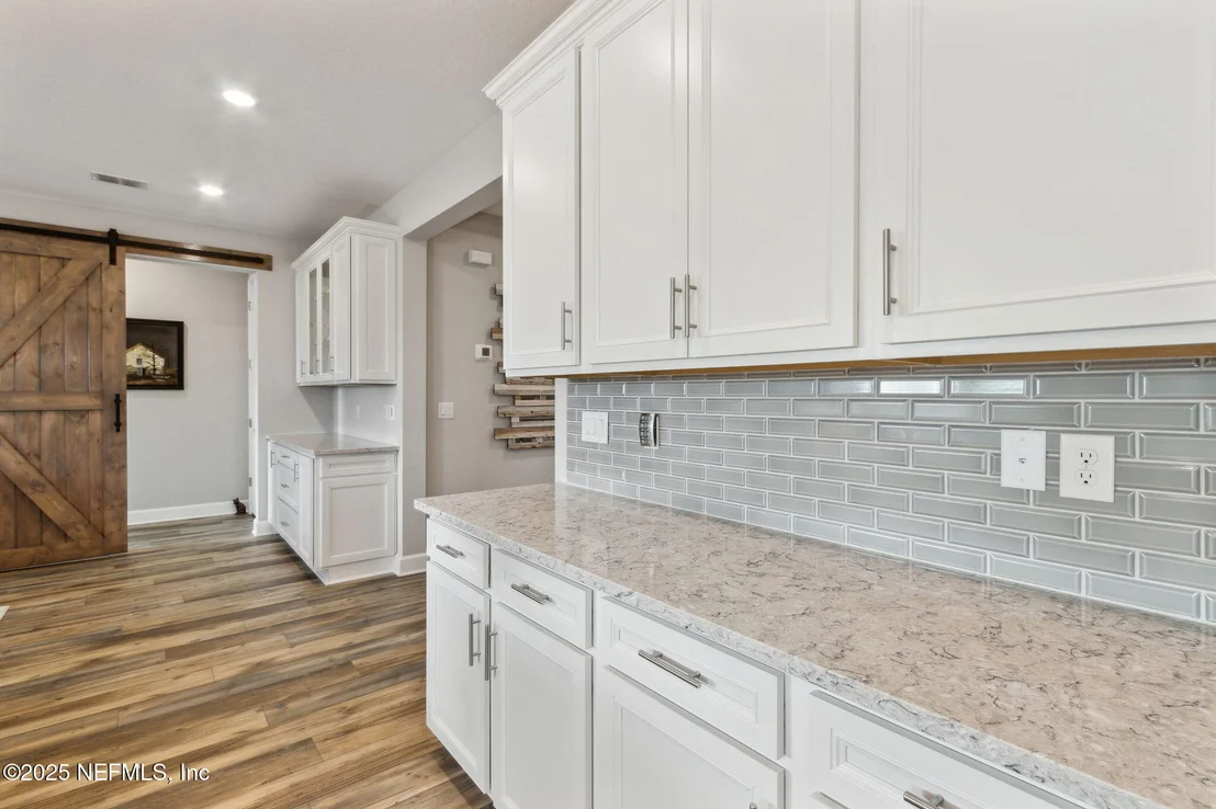 Photo of 85558 FALL RIVER Parkway