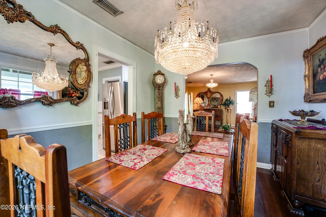 Photo of 1335 AZALEA Drive