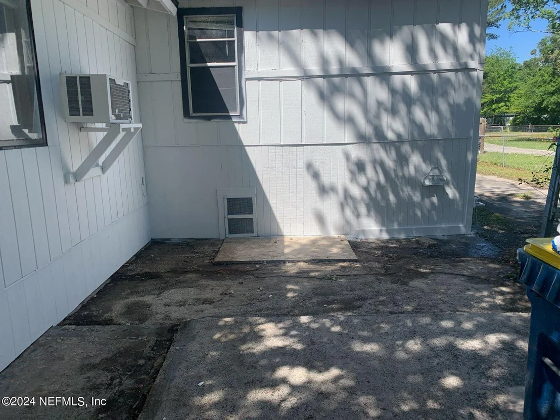 Photo of 11743 SIMMONS Road
