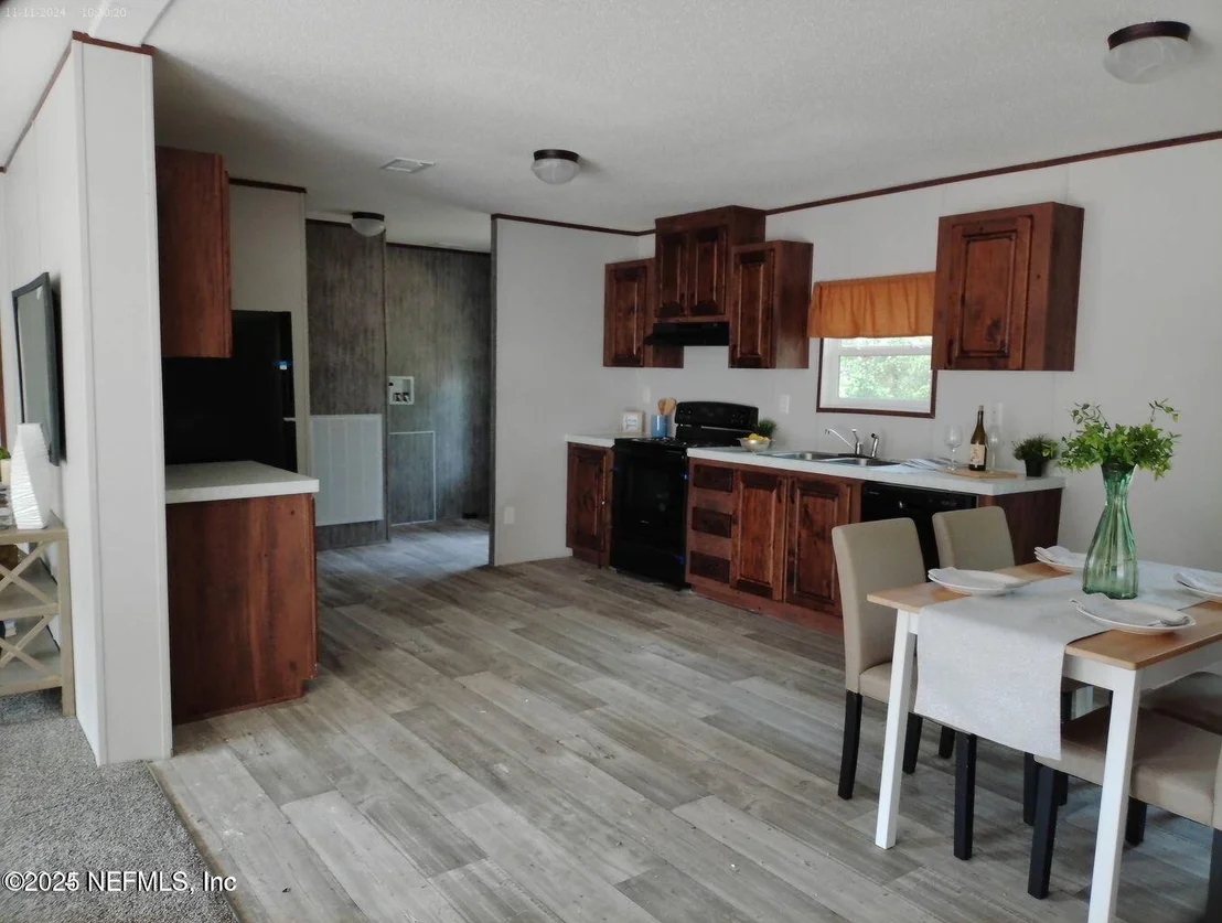 Photo of 203 PEPPERMINT Avenue