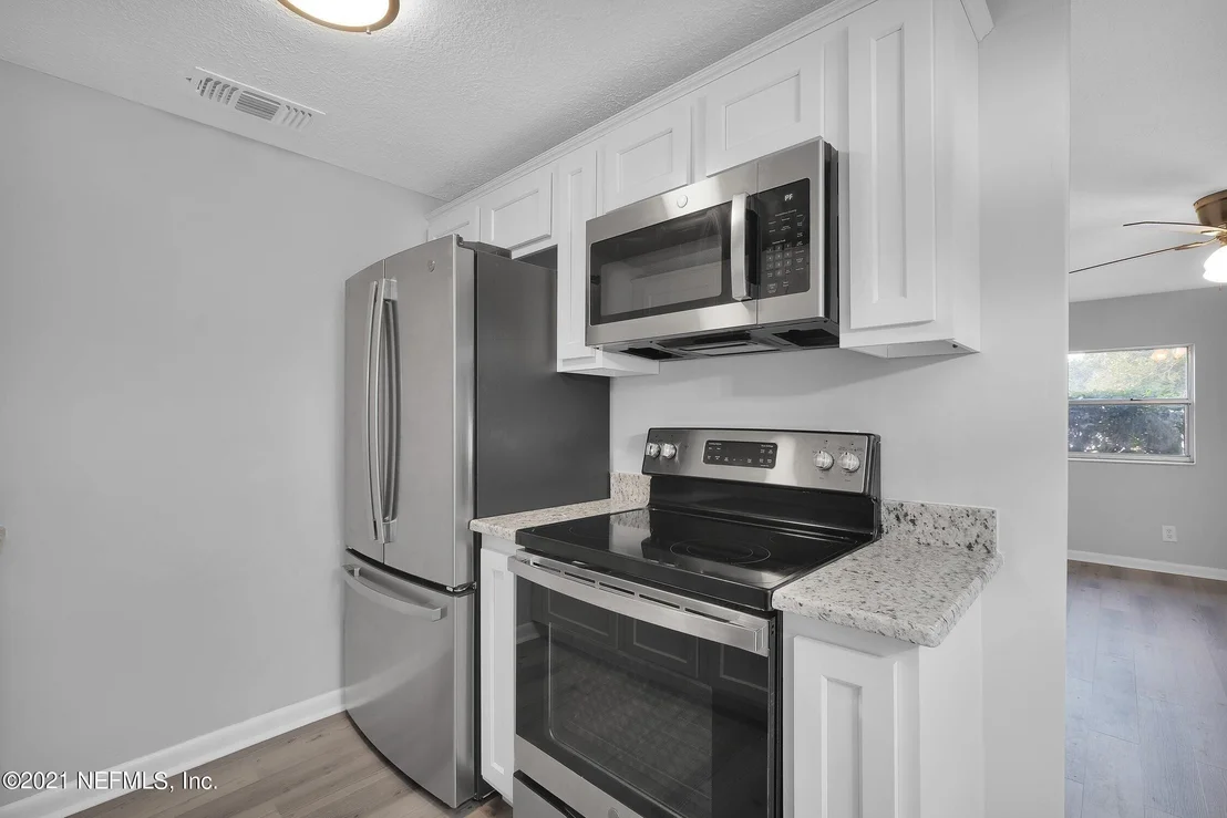Photo of 390 WOODSIDE Drive