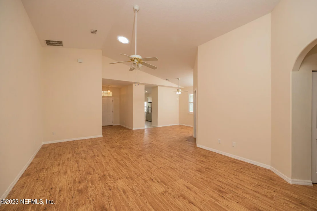 Photo of 601 KNOLLWOOD Lane