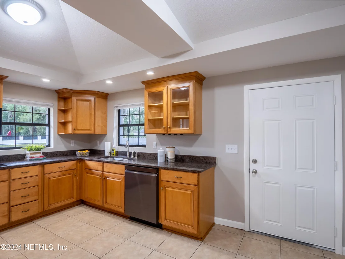 Photo of 6873 LENOX Avenue