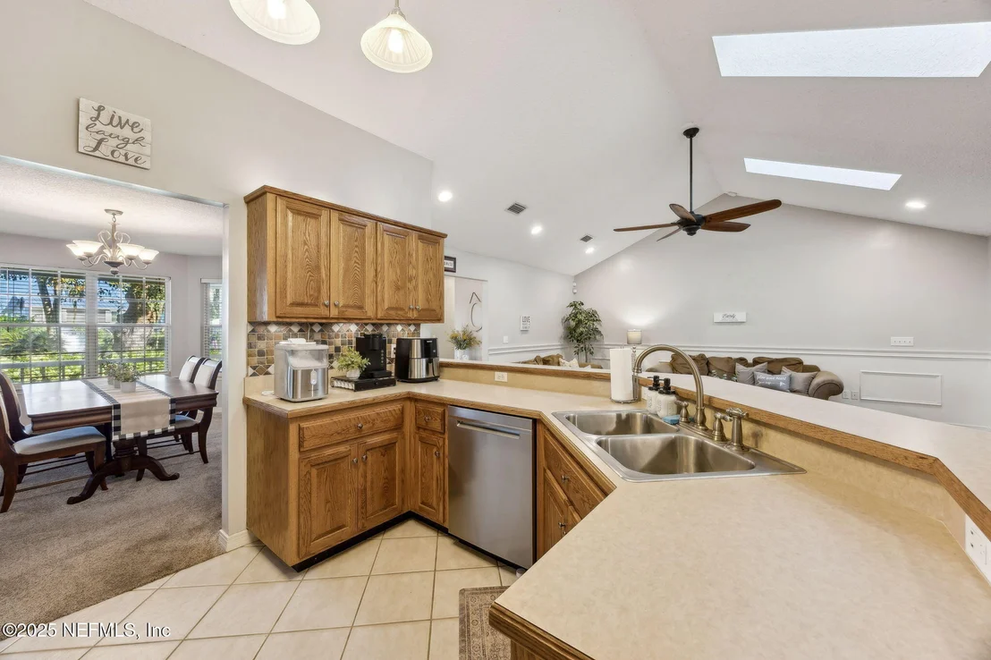 Photo of 97535 PIRATES POINT Road