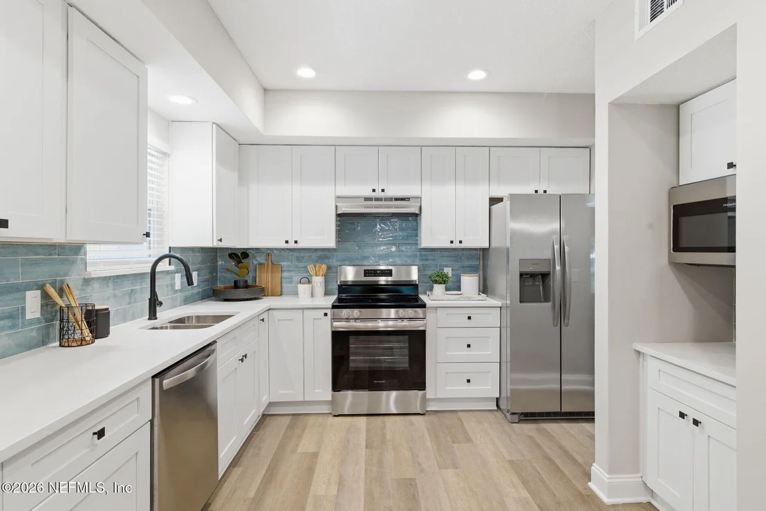 Photo of 5534 MARINERS COVE Drive