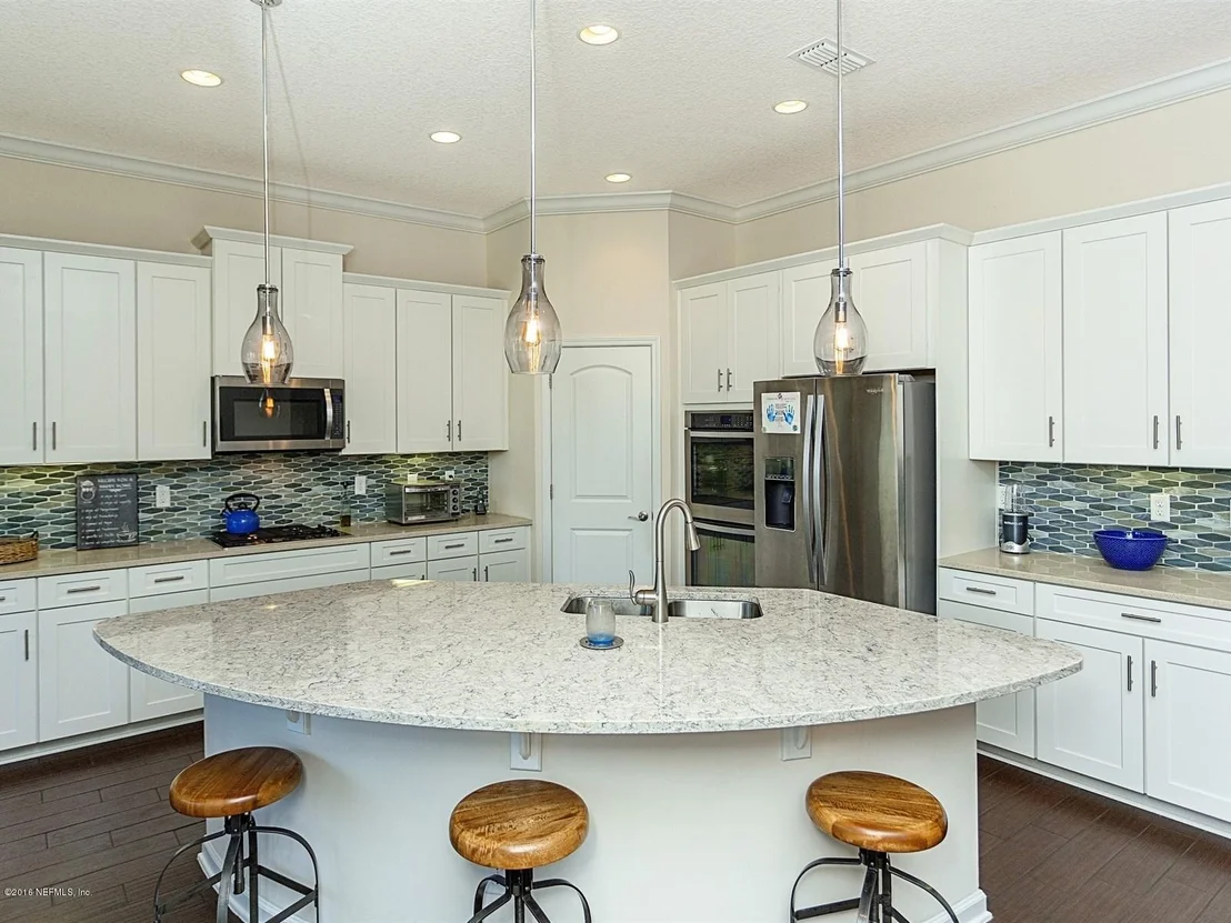 Photo of 324 CAMERON Drive