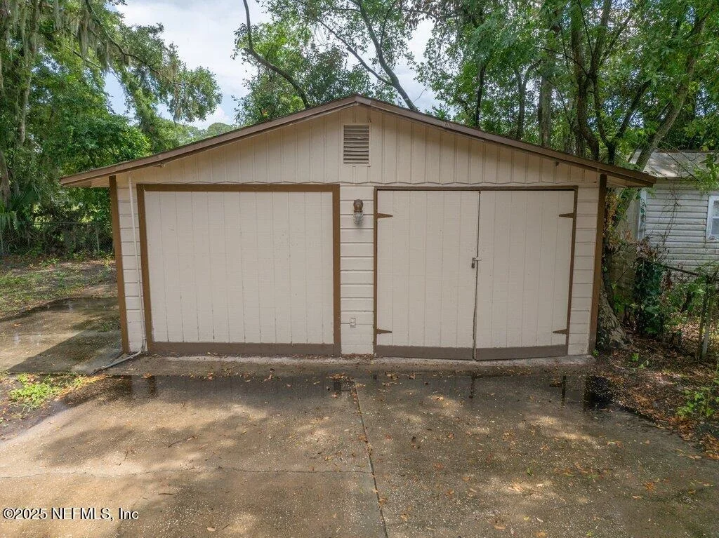 Photo of 2864 LEONID Road