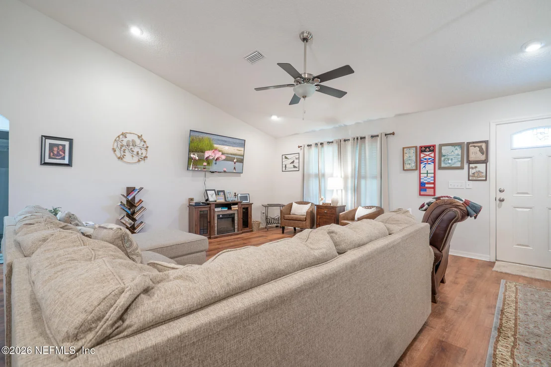 Photo of 272785 MURRHEE Road