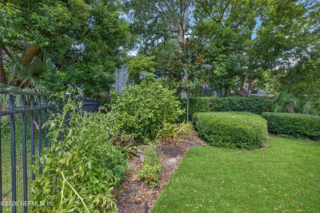 Photo of 158 WASHINGTON Street