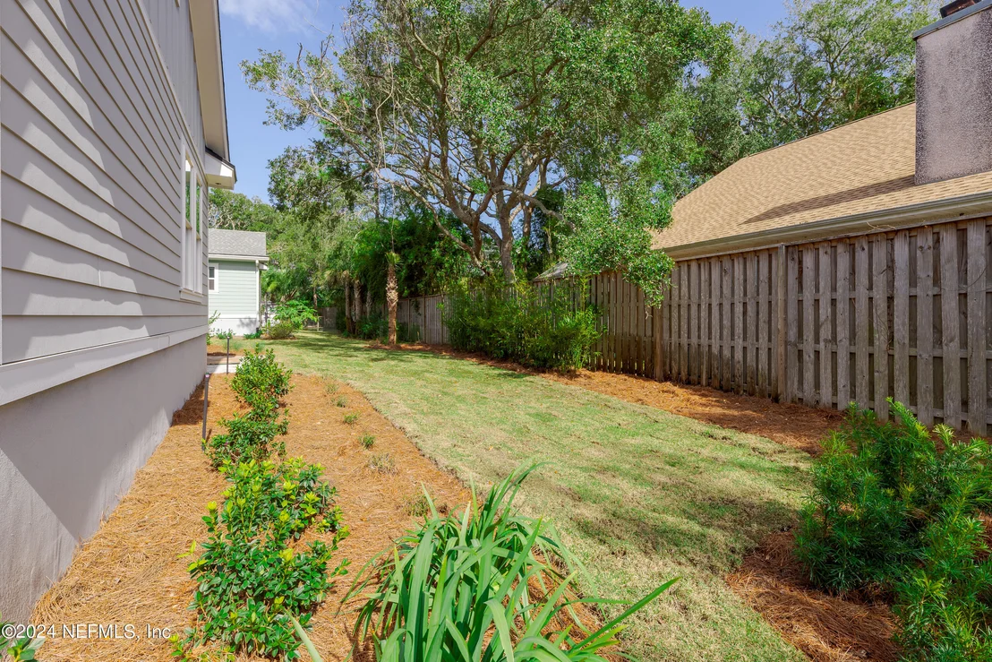 Photo of 372 RIDGEWAY Road