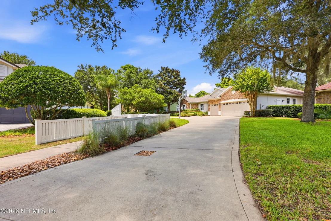 Photo of 828 RILEY Lane