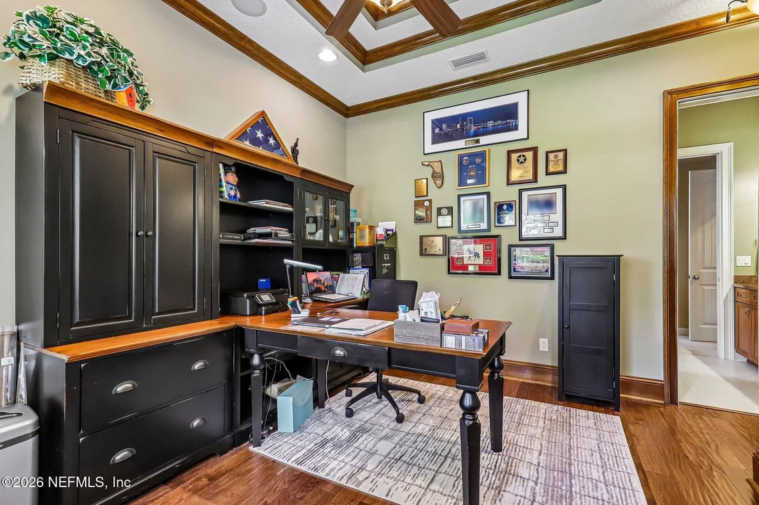 Photo of 4002 LA VISTA Circle