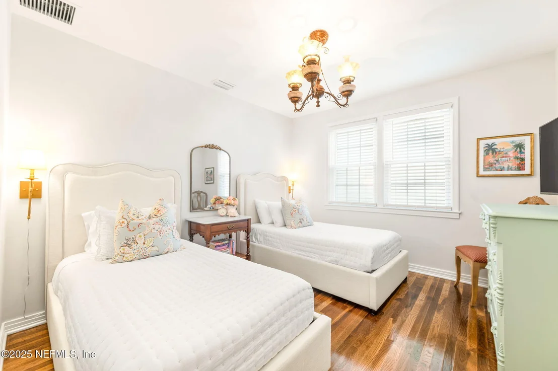 Photo of 42 MAGNOLIA Avenue