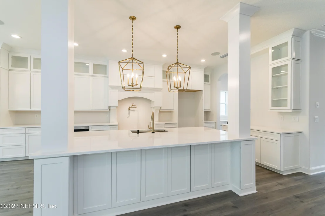 Photo of 261 YORKSHIRE Drive