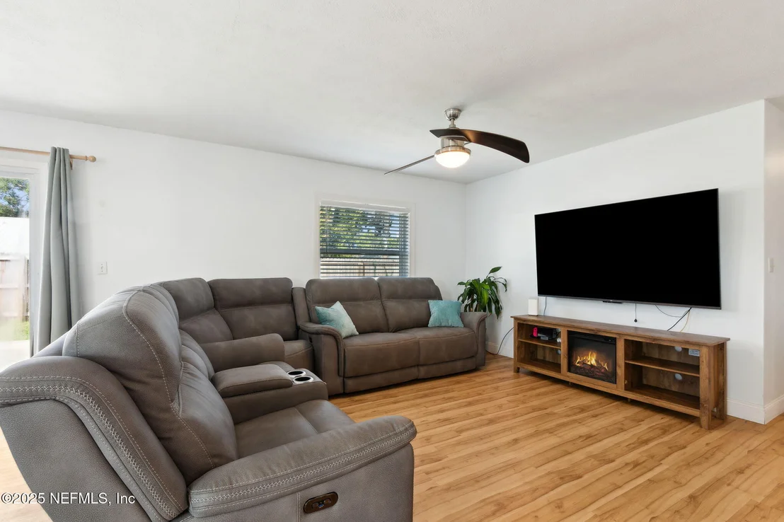 Photo of 234 HAWTHORNE Road