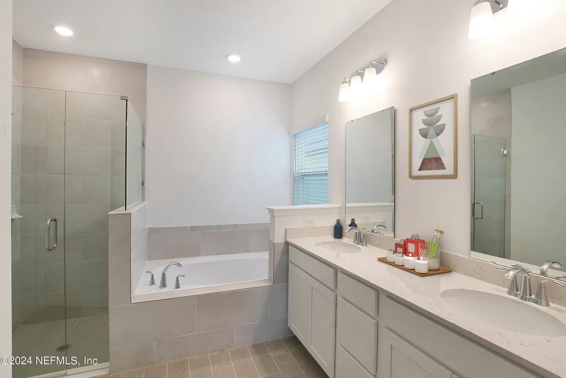 Photo of 609 SUPERIOR Boulevard