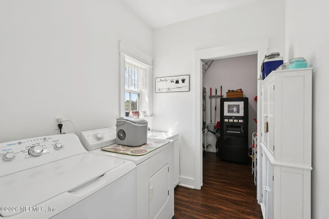 Photo of Unit 17 at 5577 HECKSCHER Drive