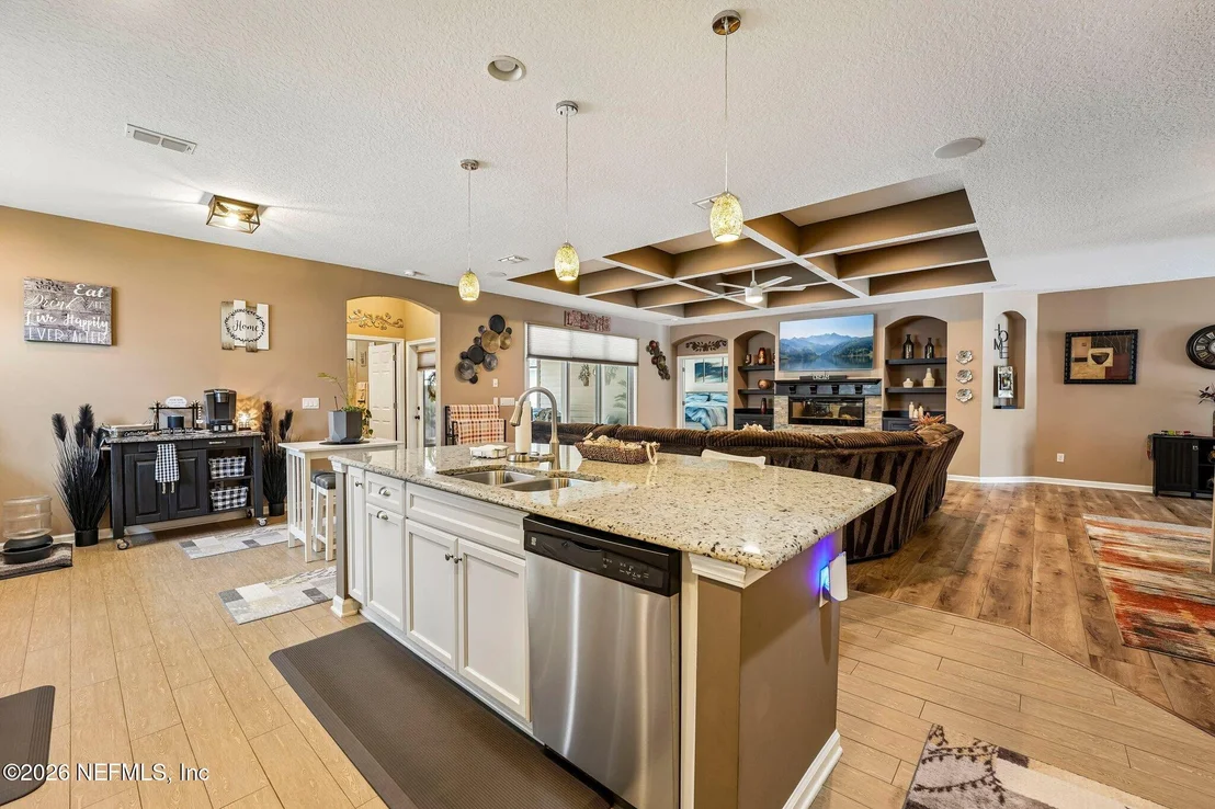 Photo of 96069 BREEZEWAY Court