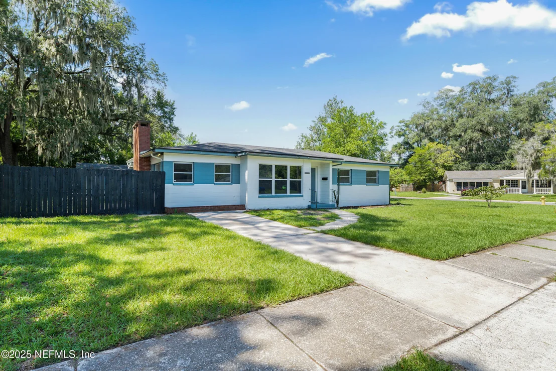 Photo of 2626 LEONID Road