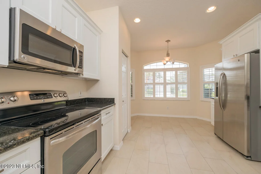 Photo of 601 KNOLLWOOD Lane