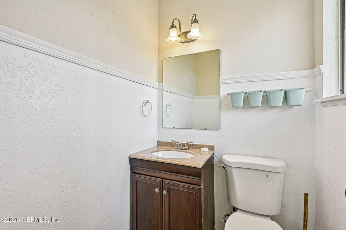 Photo of 1044 HALIFAX Road
