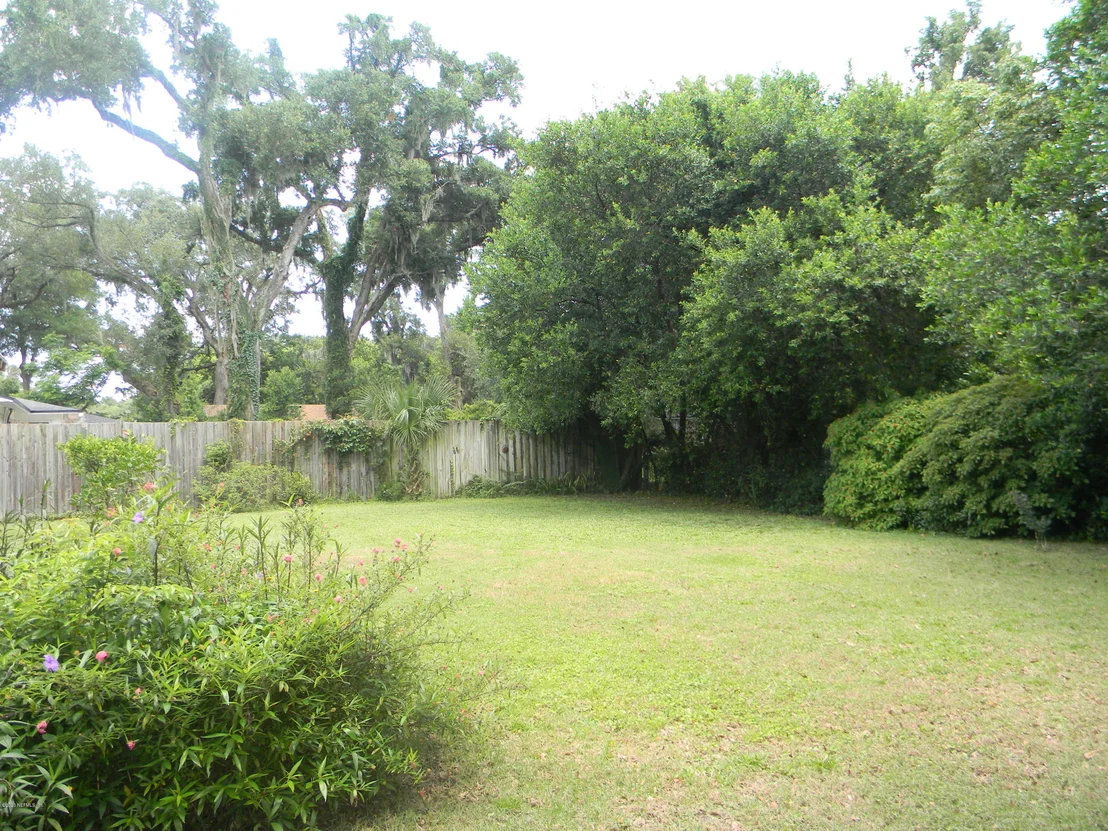 Photo of 1433 HARBOR OAKS Road