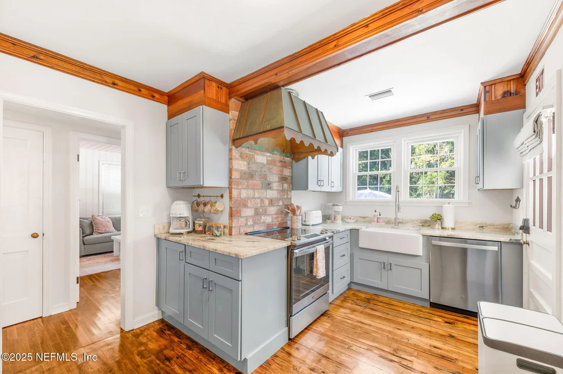 Photo of 42 MAGNOLIA Avenue
