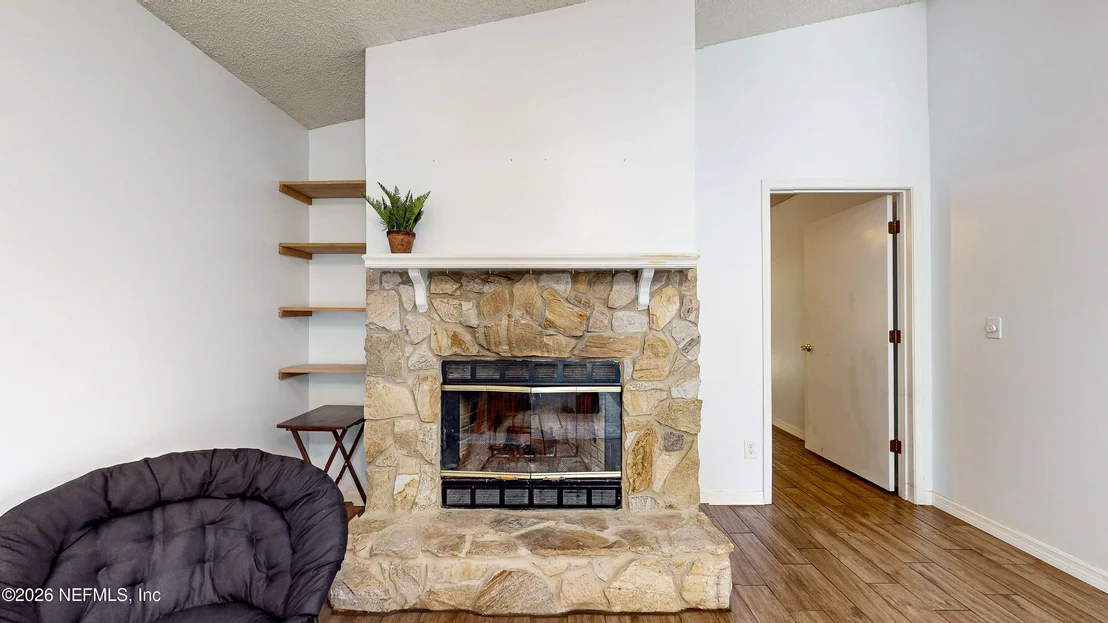 Photo of 877 JACKSON Road