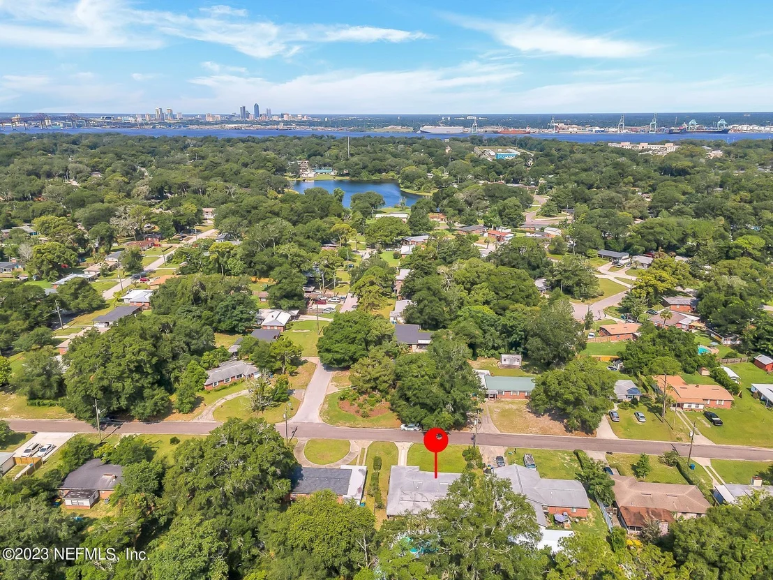 Photo of 2233 MAPLE LEAF Drive E