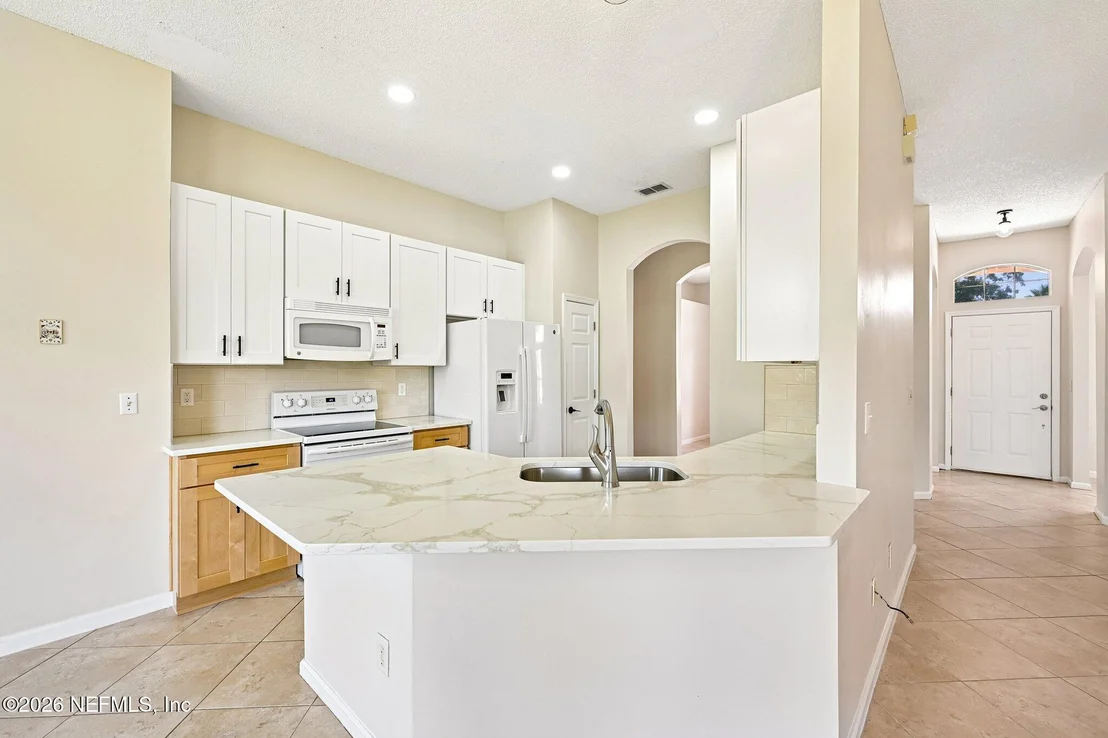 Photo of 392 MAPLEWOOD Drive