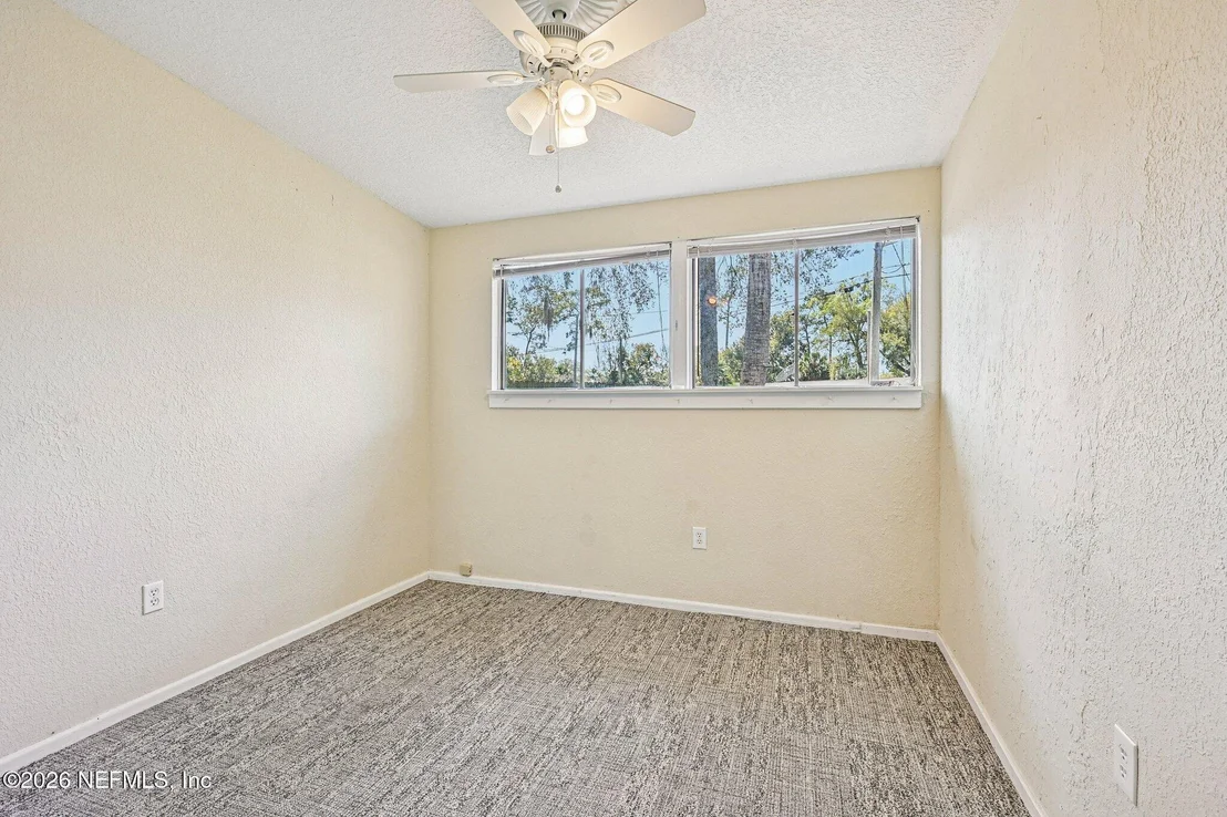 Photo of 1044 HALIFAX Road