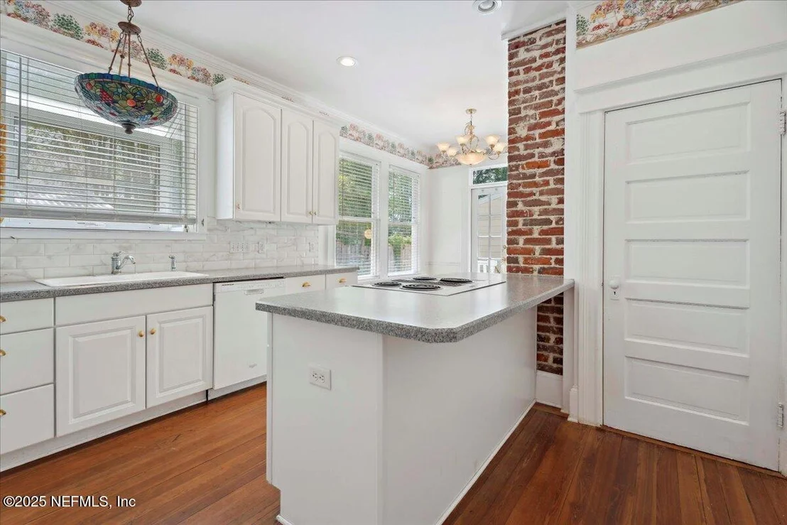 Photo of 223 RAINEY Avenue