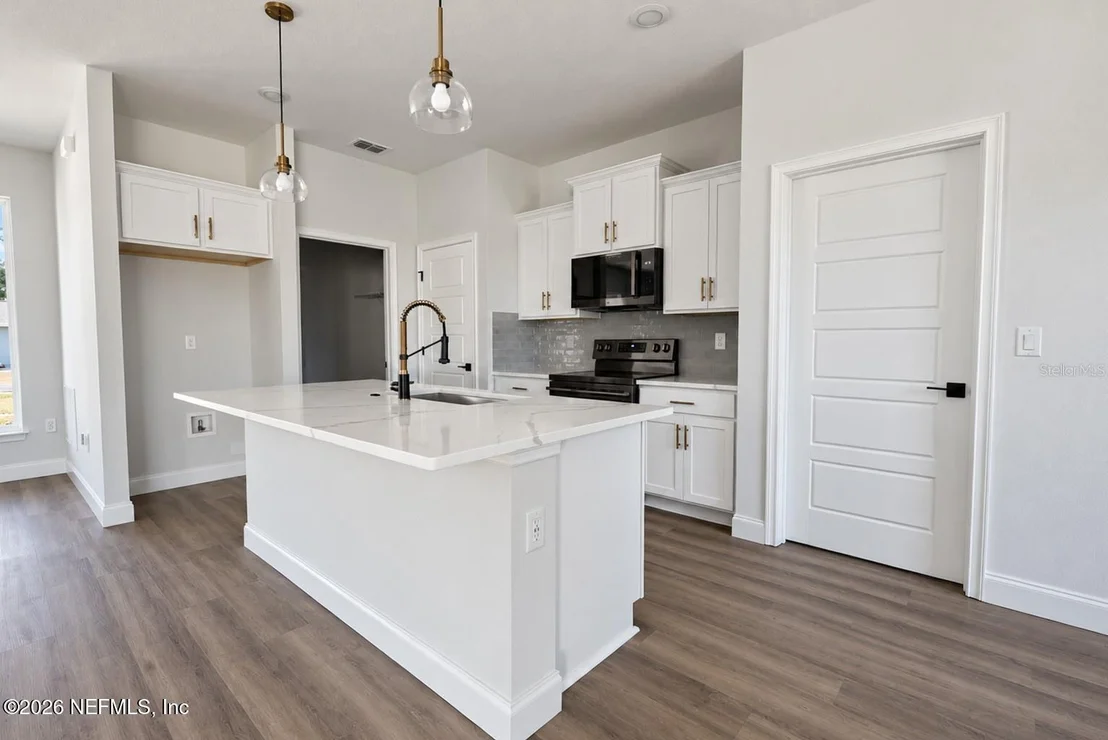 Photo of 6 BRONSON Lane