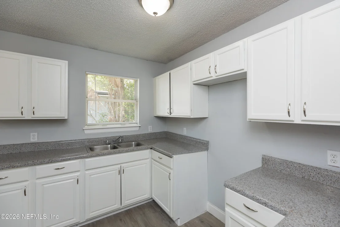 Photo of 1003 DANIEL Street