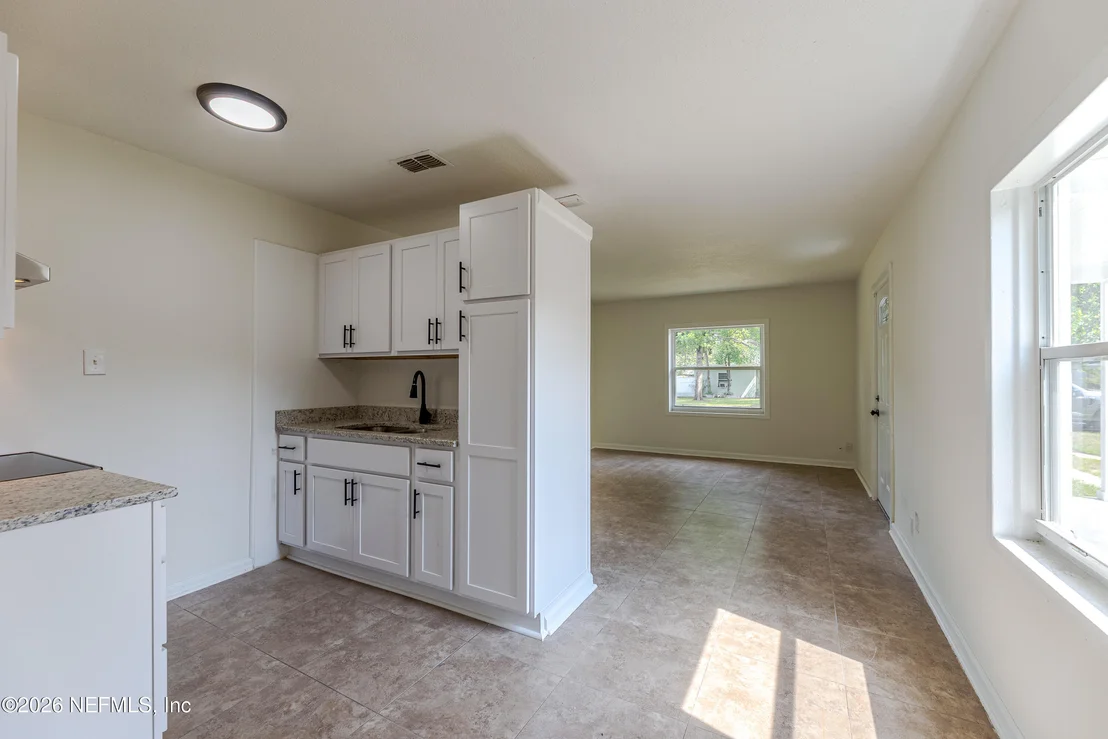 Photo of 9754 BUNCOME Road
