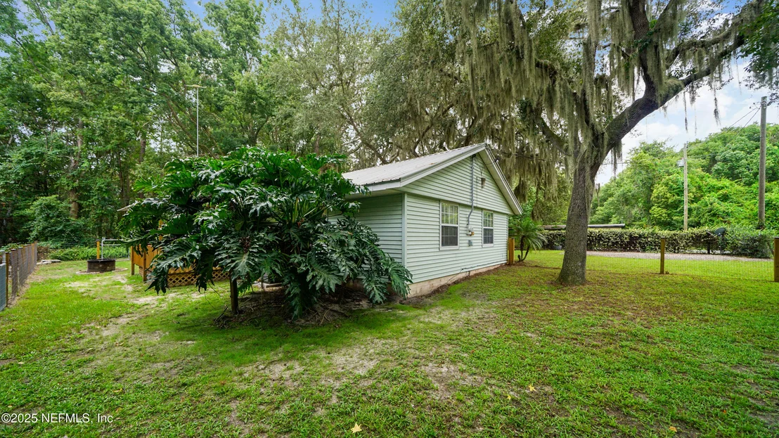 Photo of 112 RIVER RD Drive