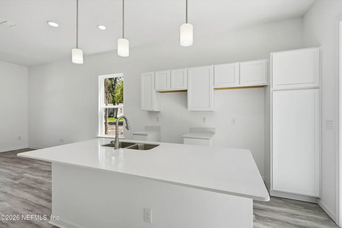 Photo of 863 W 6TH Street
