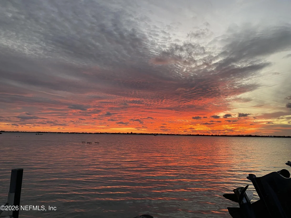 Photo of 1136 W SHORE Drive