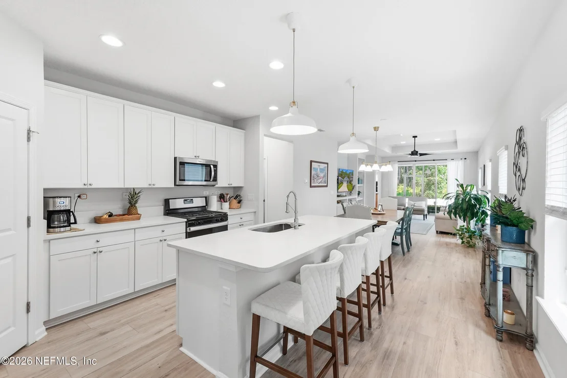 Photo of 490 WINDERMERE Way