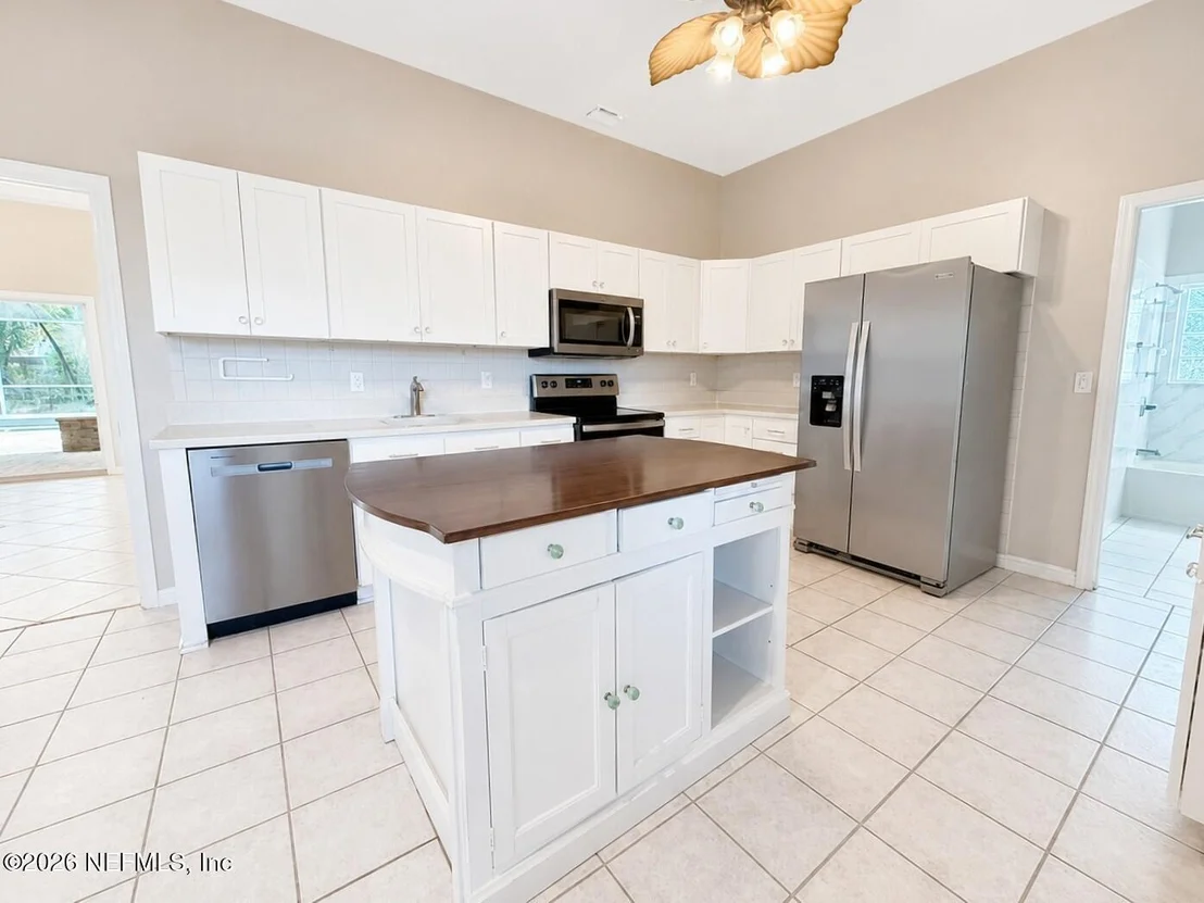 Photo of 3345 KINGS Road S
