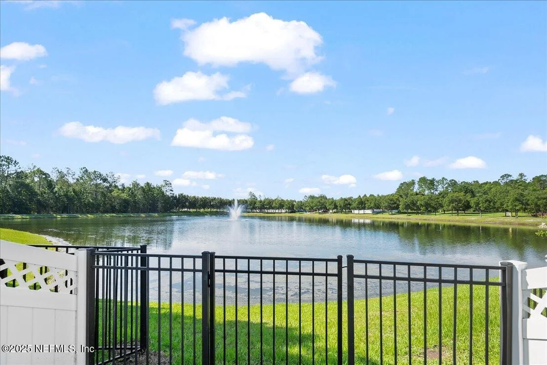 Photo of 529 DEERCROFT Lane