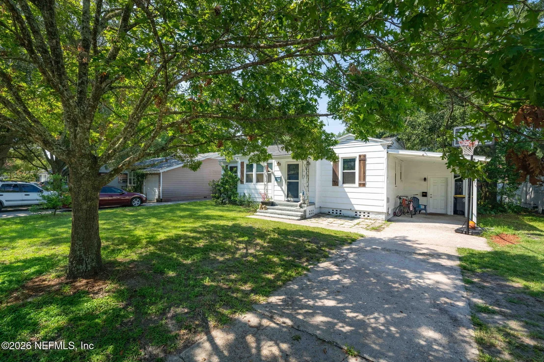 Photo of 1532 CHARON Road