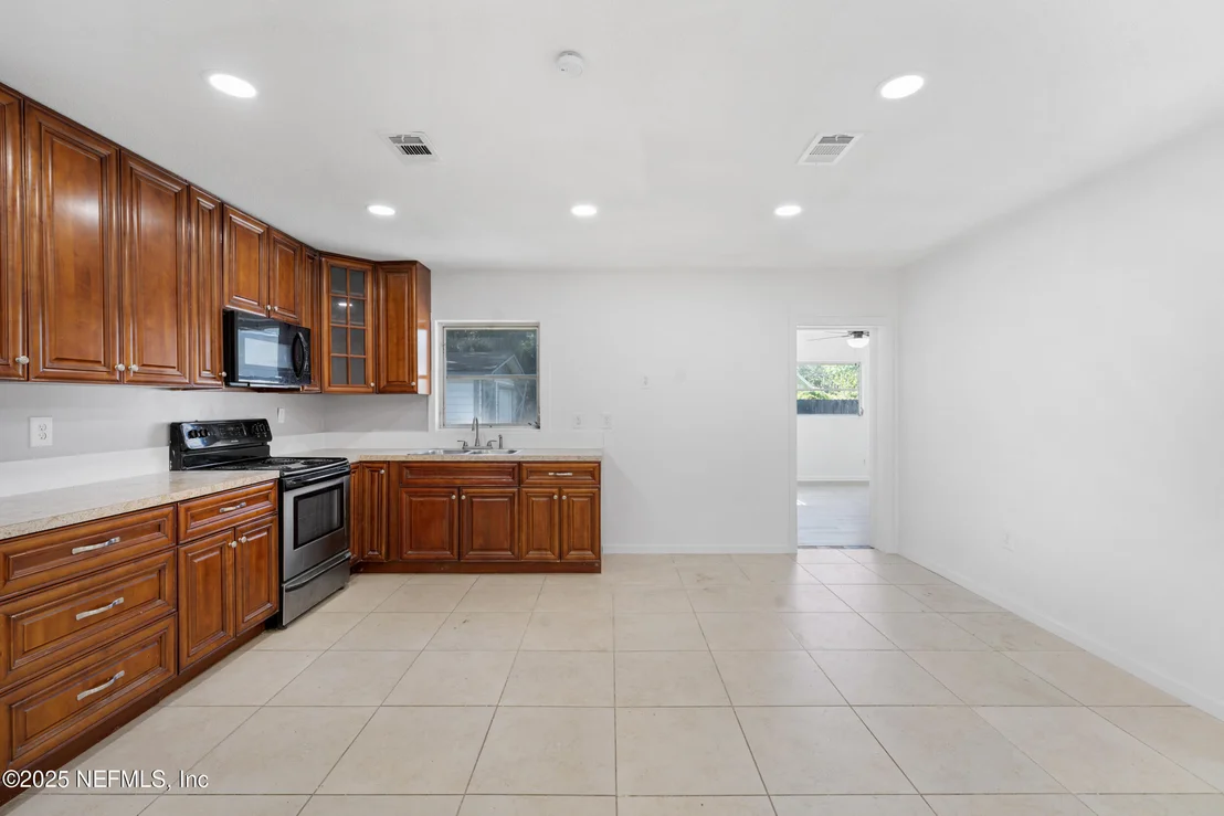 Photo of 2626 LEONID Road