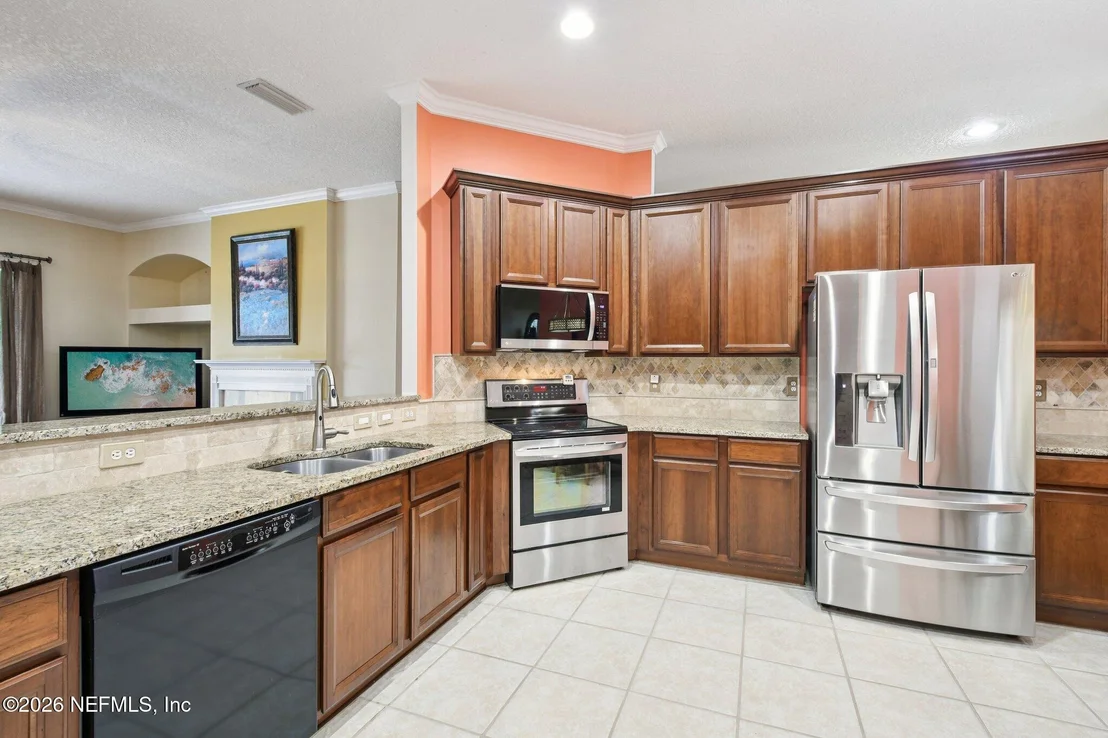 Photo of 145 LAKE RUN Boulevard