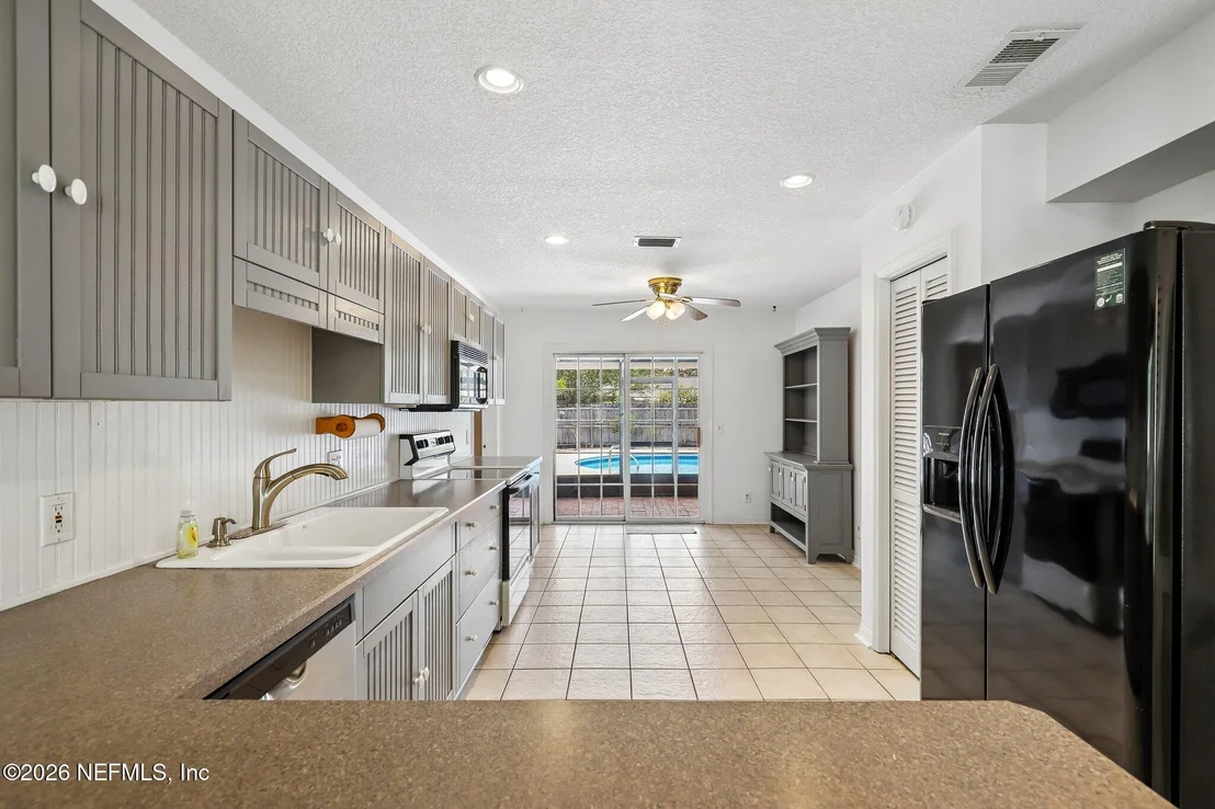 Photo of 332 DILLON Drive