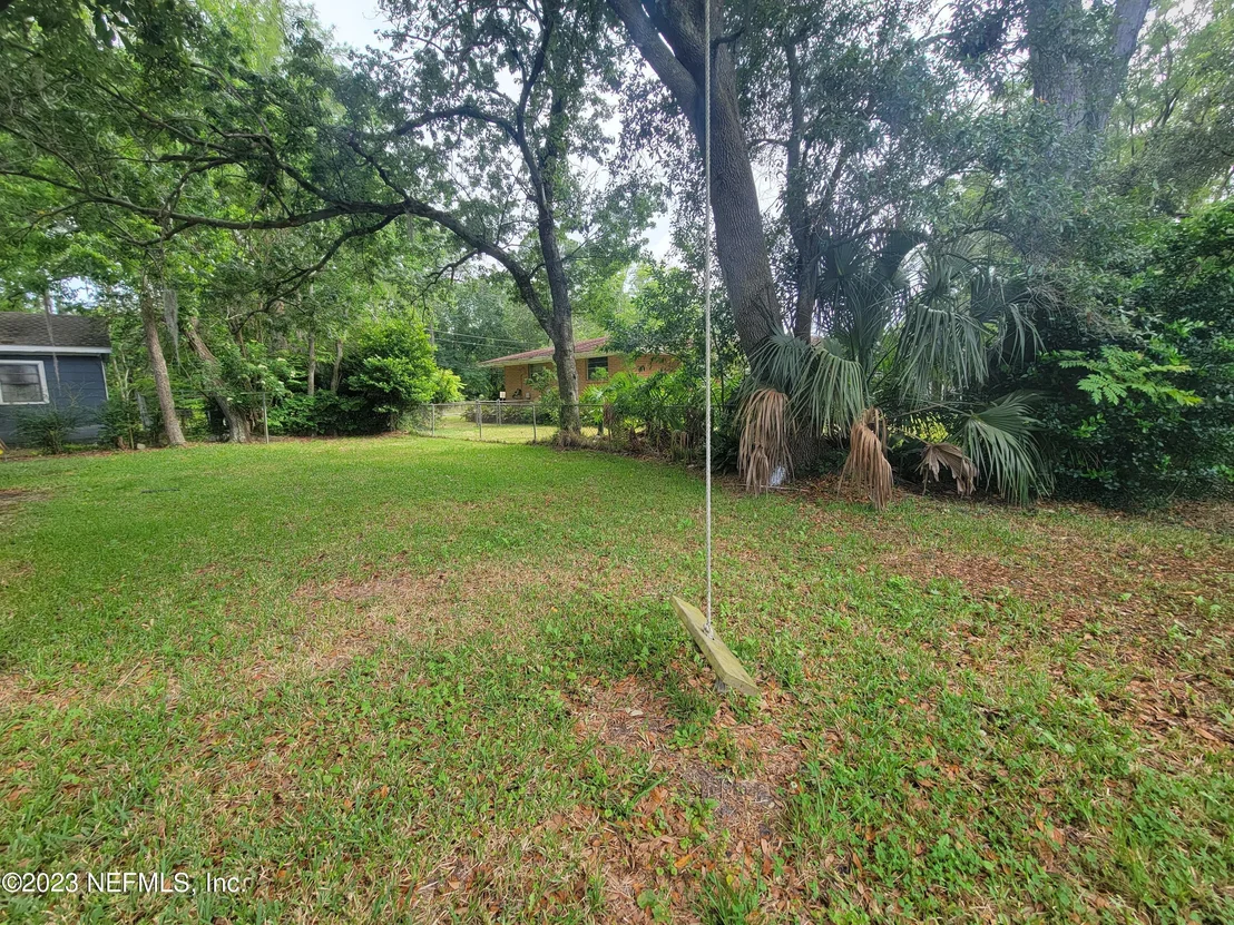 Photo of 5886 MONCRIEF Road