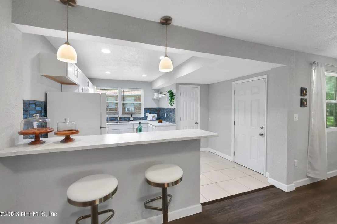 Photo of 5368 ROYCE Avenue