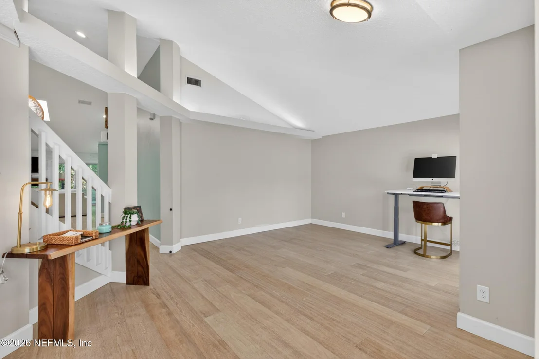 Photo of 104 OAK VIEW Circle